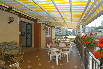 Terrazza panoramica per colazioni, pasti e relax 