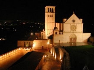 Basilica di San Francesco di notte
