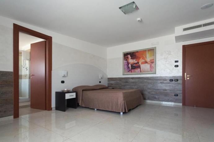 Camera standard con bagno privato hotel4stelle Battipaglia