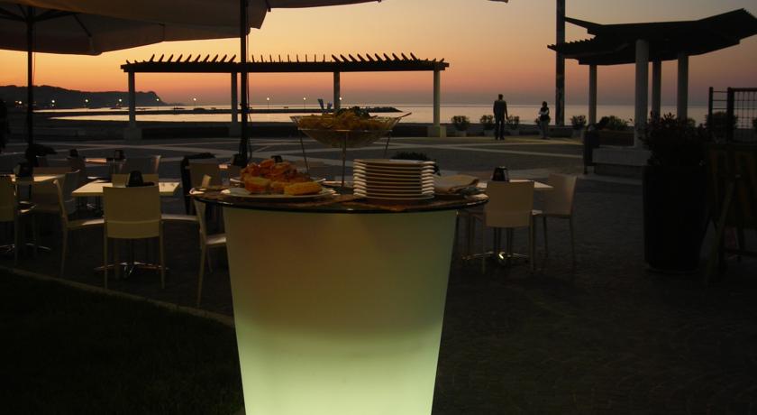 Fano: veranda vista mare con splendidi tramonti 