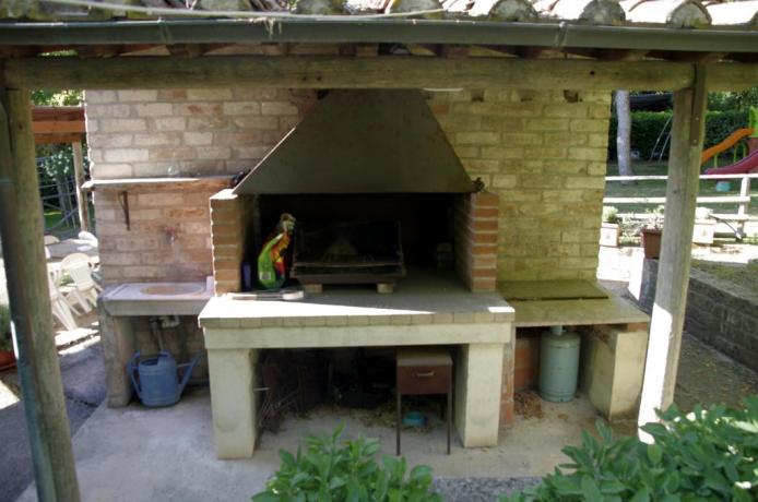 Casa vacanza con barbecue e forno a Corciano