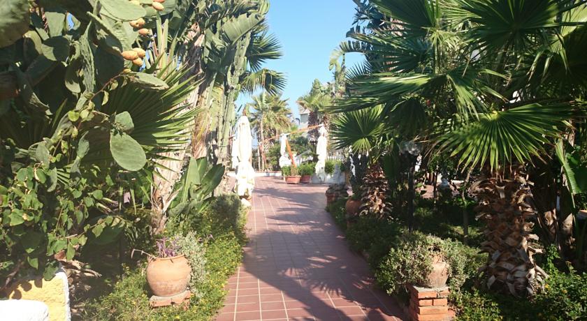 Giardino interno Hotel in Sicilia
