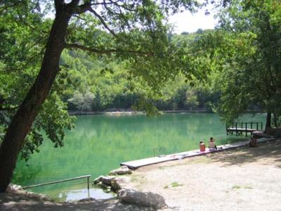 Stay near the Lake and Caves in Abruzzi