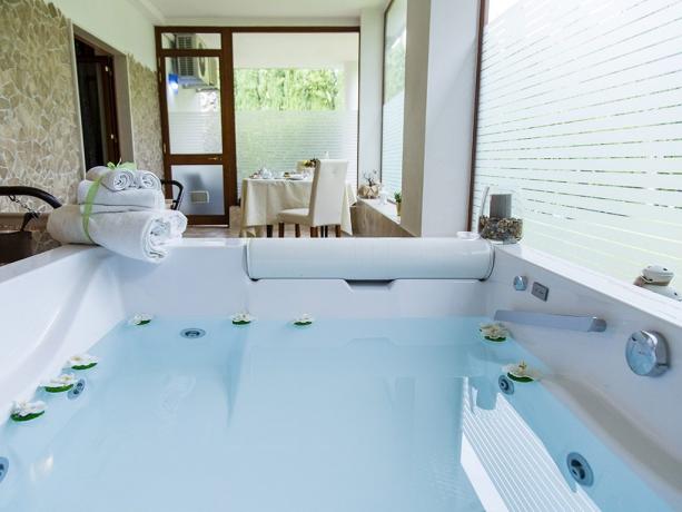 Suite-Garden hotel4stelle Jacuzzi ciabatte accappatoio Battipaglia-Salerno