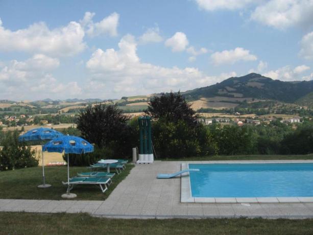 Acqualagna Marche agriturismo con piscina privata 