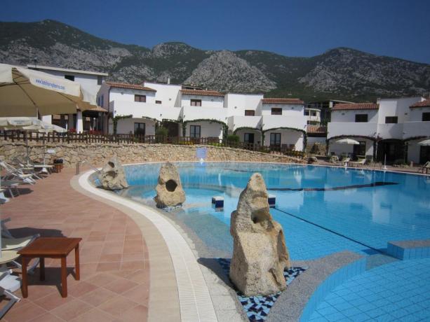Appartamenti con piscina esterna vicino Cala Liberotto