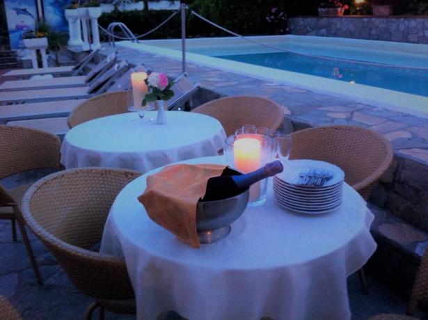 Festa bordo piscina hotel san bartolomeo a mare