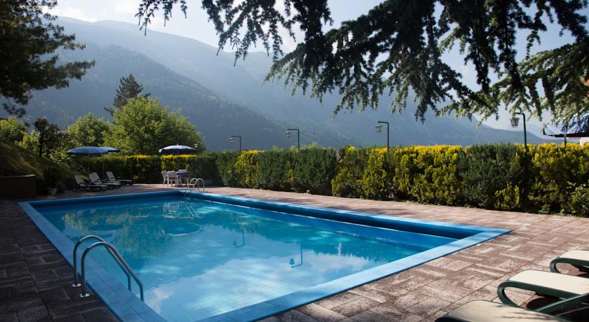 Piscina riscaldata vista Lago di Molveno 