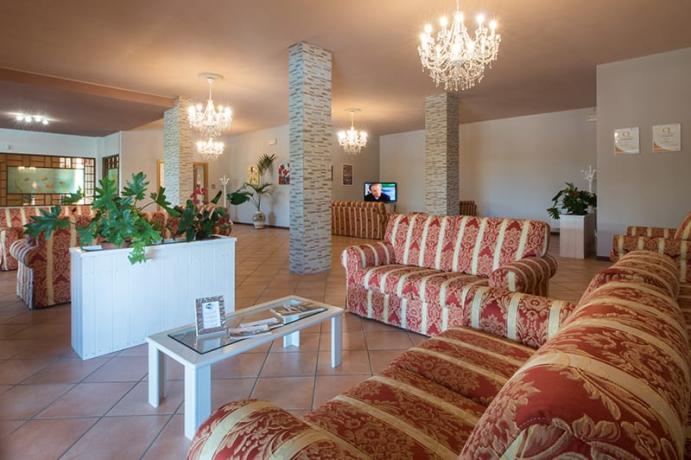 Hall-area-Wi-Fi-Hotel 3 stelle-Lago-Trasimeno-Umbria 