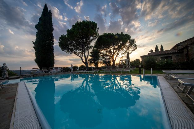 Relais con Piscina Panoramica tra Umbria e Toscana