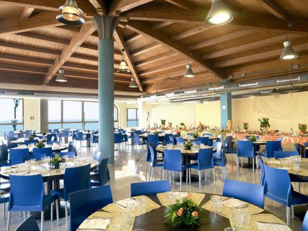 Ristorante Buffet con 25 specialità carne e pesce	 