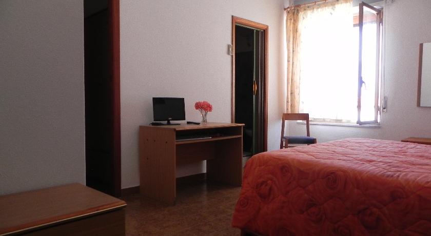 Camerre con bagno privato a Calasetta