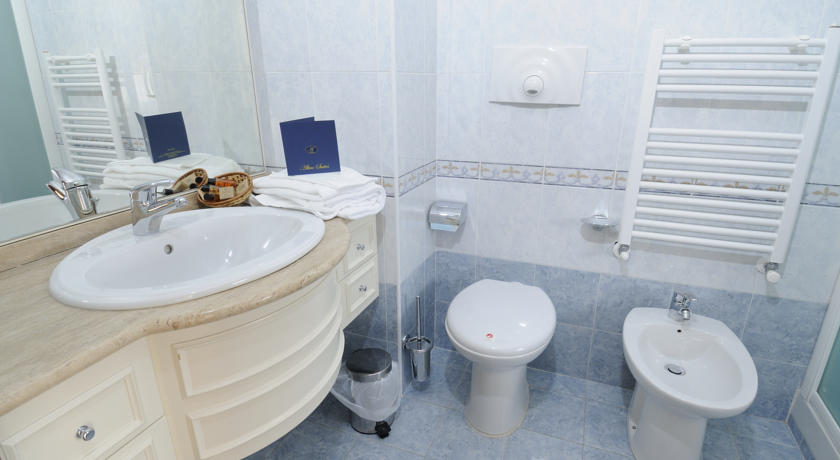 Altea Suites Executive-bathroom