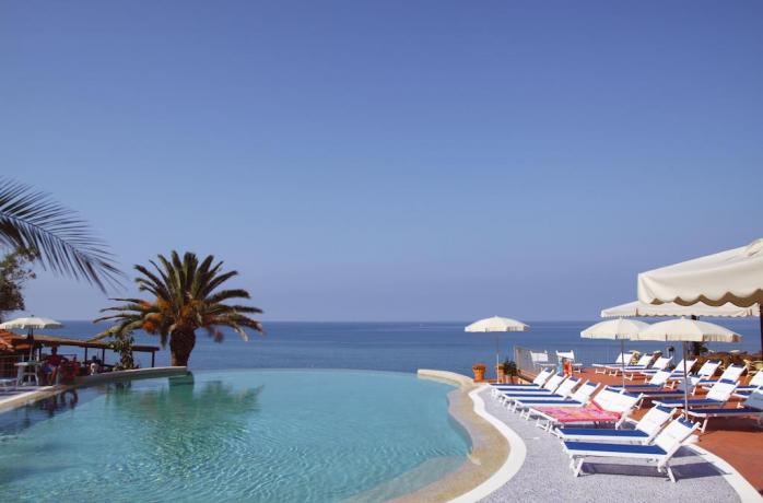 Relax a Palinuro in residence con piscina