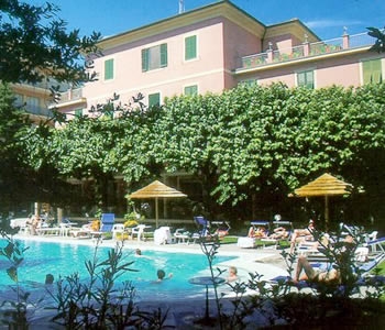 Hotel with pool near Cinque Terre