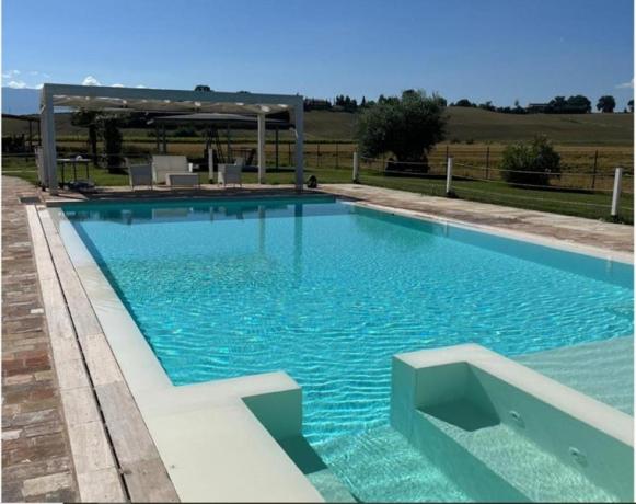 Agriturismo con piscina vicino Bevagna 