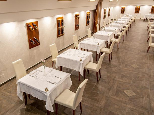 Sala ristorante con 60 posti hotel 4stelle Battipaglia 