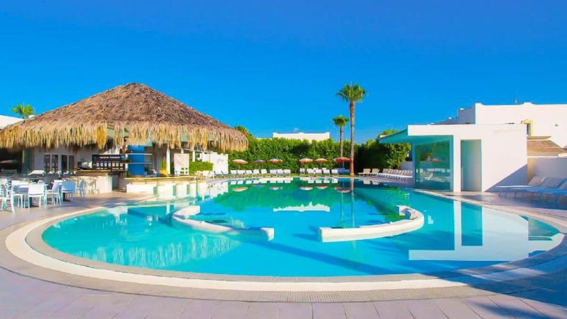 Estate a Santa Maria del Focallo, 7 notti All Inclusive Hotel 3 stelle 300 mt Mare con lido privato, piscine, impianti sportivi, centro massaggi, ristorante e animazione con Bonus Vacanze Accettato