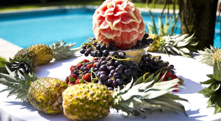 composizione frutta a bordo piscina Padova hotel 