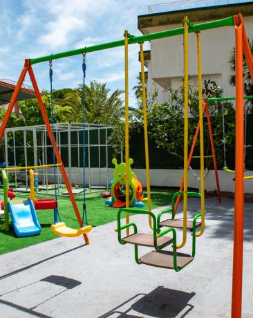 area-giochi-intrattenimento-bambini-hotel-3stelle-Paestum