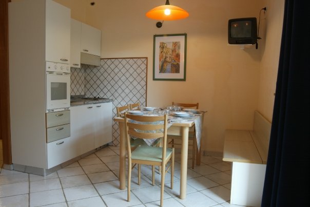 Soggiorno Cucina Bilocale residence Torre in Serraglio 