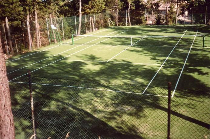 Casale a Montefalcone con campo da tennis	 