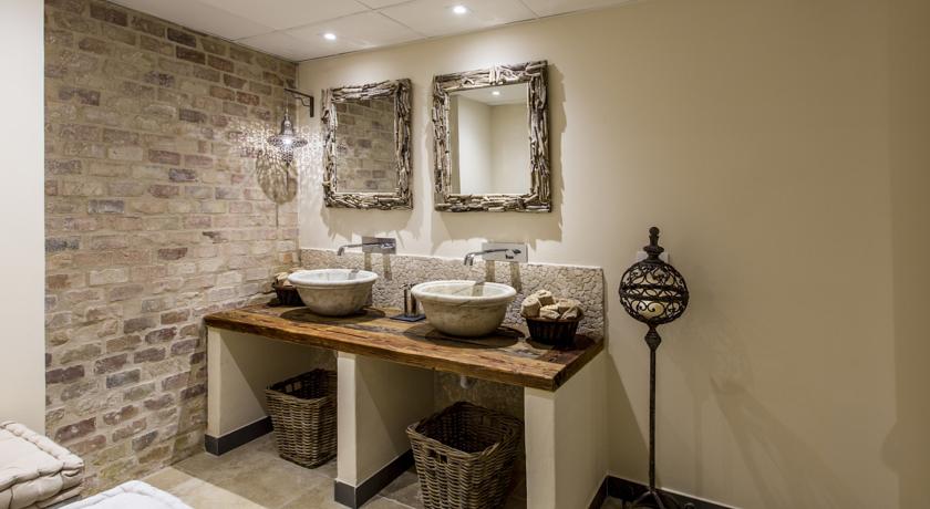 Bagno Hall