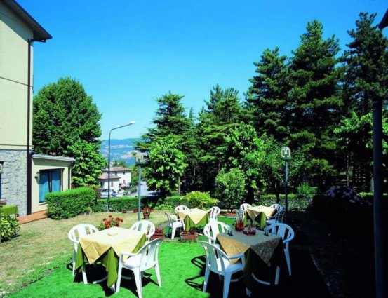 Giardino hotel Pennabilli nella natura con vista