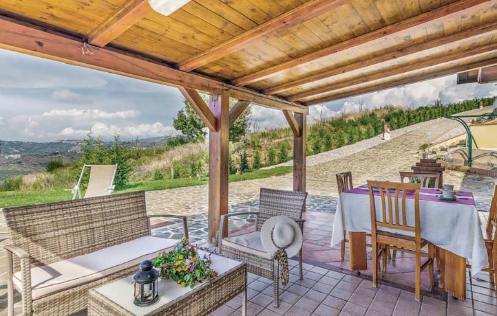 Appartamenti-vacanza grande giardino attrezzato Laureana Cilento
