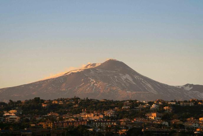 “Sutta a’ muntagna”: a Paternò il teatro racconta l’anima del popolo etneo