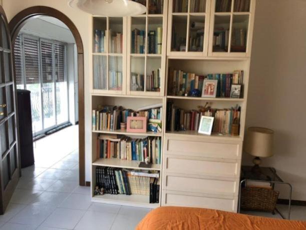 Libreria all'interno della camere da letto  