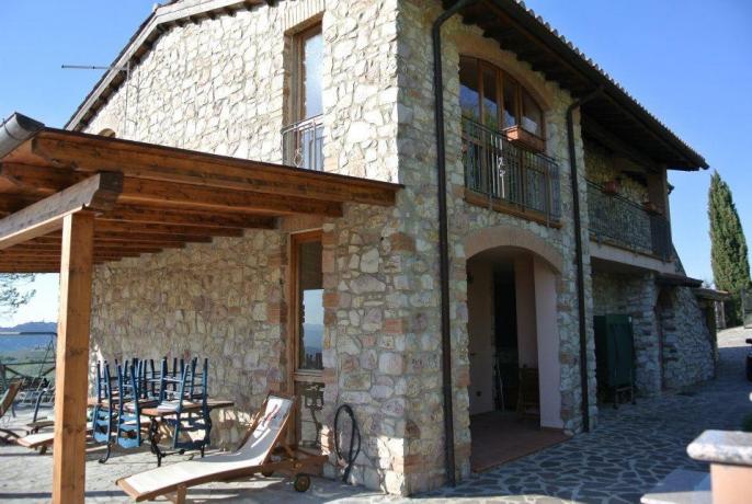 B&B casale cortile esterno San Terenziano vicino Todi