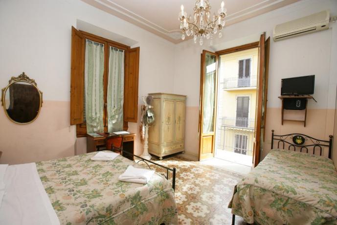 Camere con Balcone e Colazione Firenze Centro