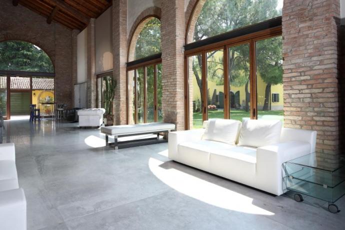 Salone Agriturismo con Hall e grande giardino