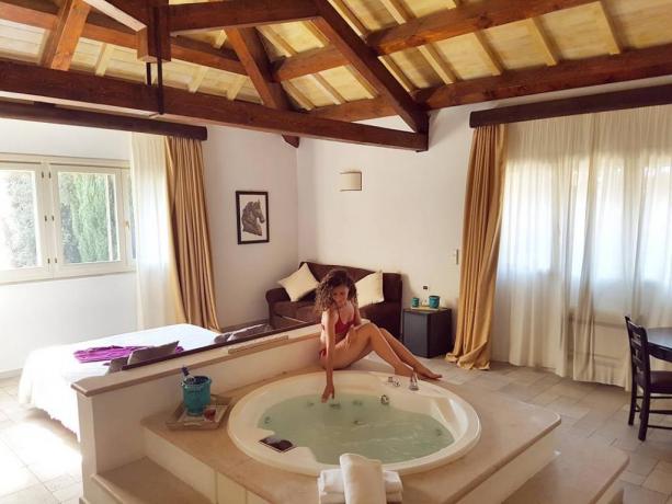 masseria in puglia con vasca idromassaggio 2 posti in camera, provincia di brindisi