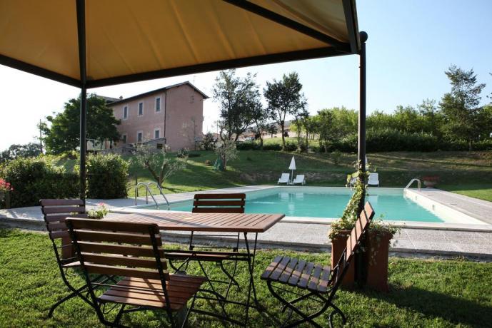 Agriturismo Il Laghetto con Piscina e sdraio 