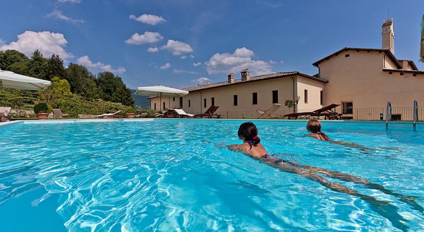 Panoramica della piscina 