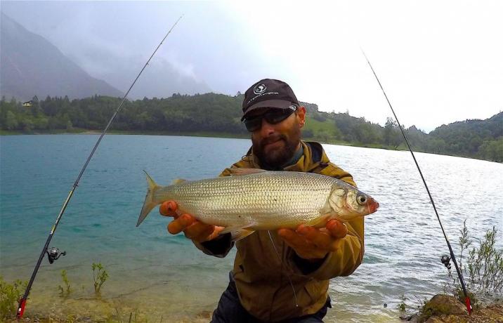 Pescare-Pescatore sul lago di Piediluco 