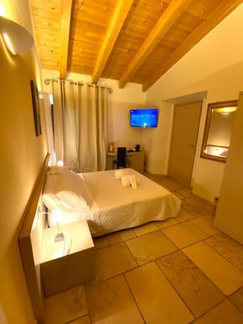 Camera Standard  con travi in legno