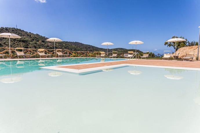 Bellissima piscina panoramica