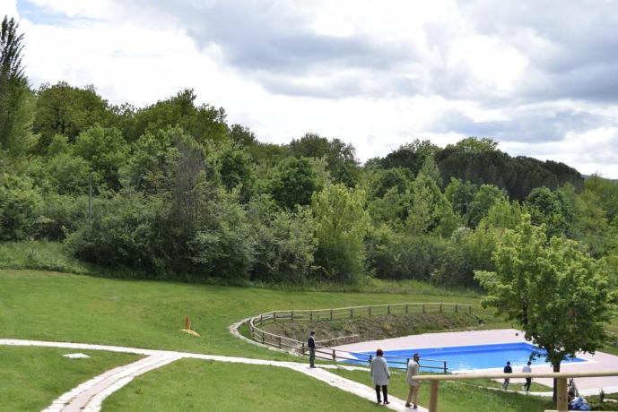 Grande Piscina con Giardino  