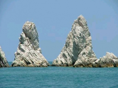 scogliera di Numana, provincia di Ancona