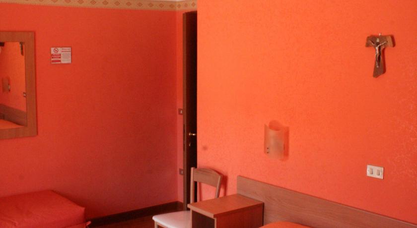 Camera Tripla con comoda scrivania