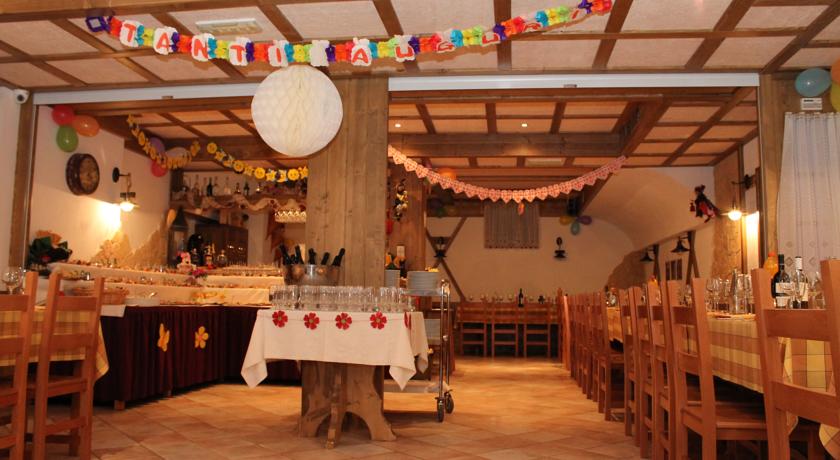 sala ristorante ideale per compleanni folgaria