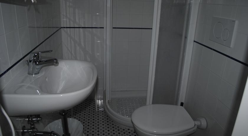 Bagno nelle camere con doccia