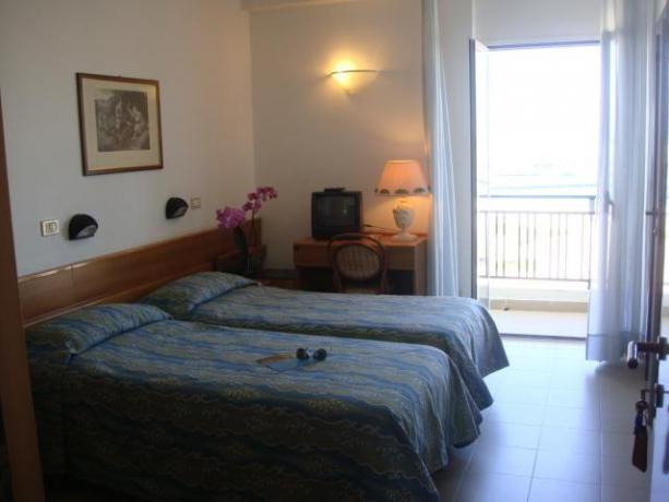 Camera doppia con terrazza sul mare hotel Rodi-Garganico