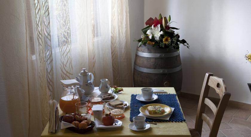 Ricca prima colazione con prodotti genuini