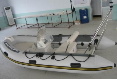 RIB390 con pilotina e sedile + gavone