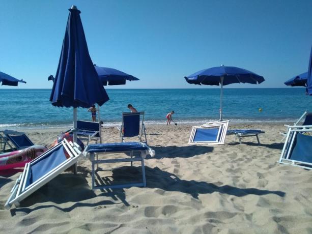 Hotel-residence lido-privato lettini-ombrelloni Sellia-marina