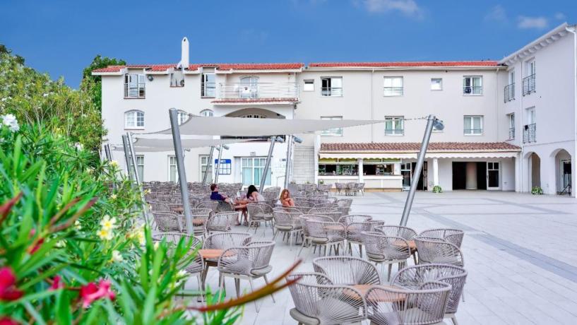 Villaggio Sardegna con camere e bungalow